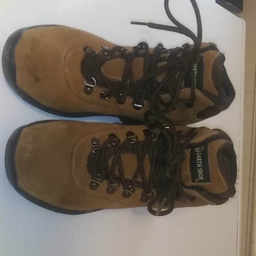 Earth shoe boots